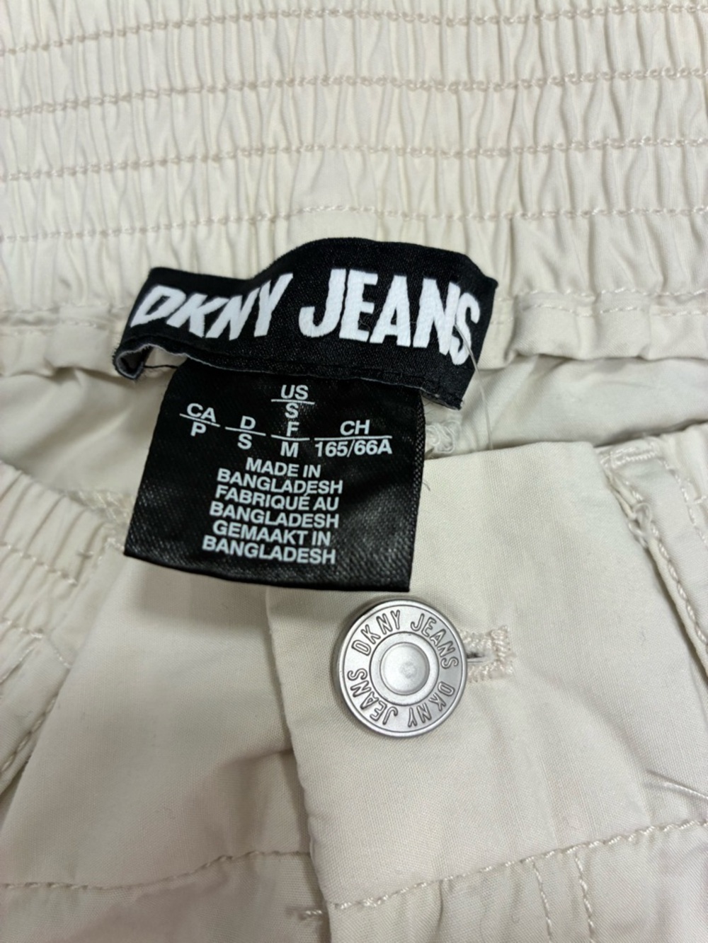 DKNY Beige baggy parachute cargo pants with elastic cuffs Size Small - Picture 4 of 5